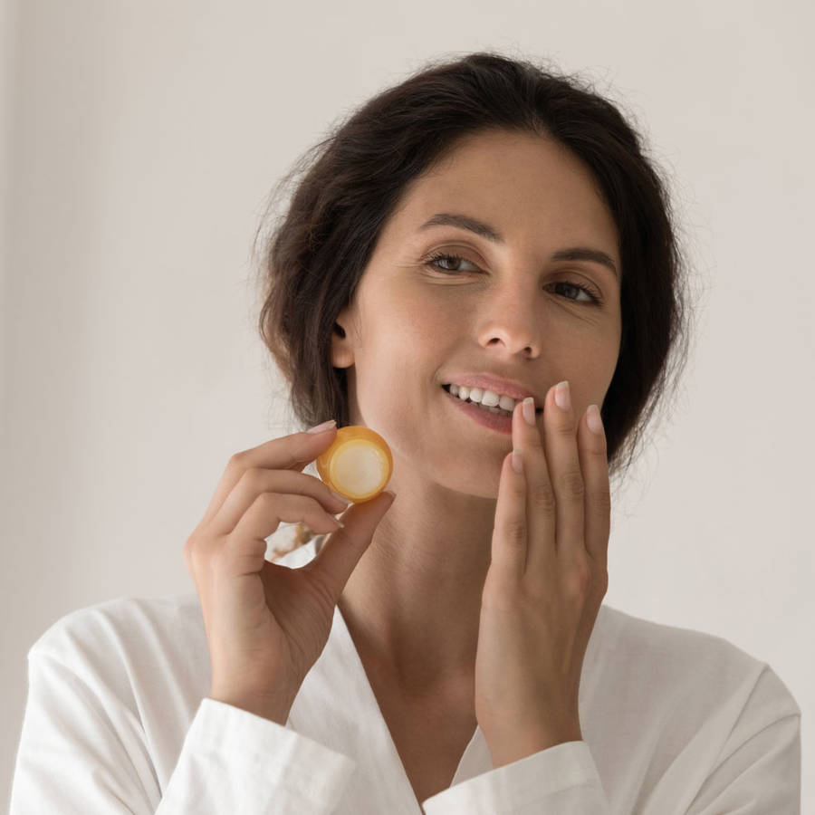 Cómo hacer tu propio cacao de labios casero con solo 3 ingredientes