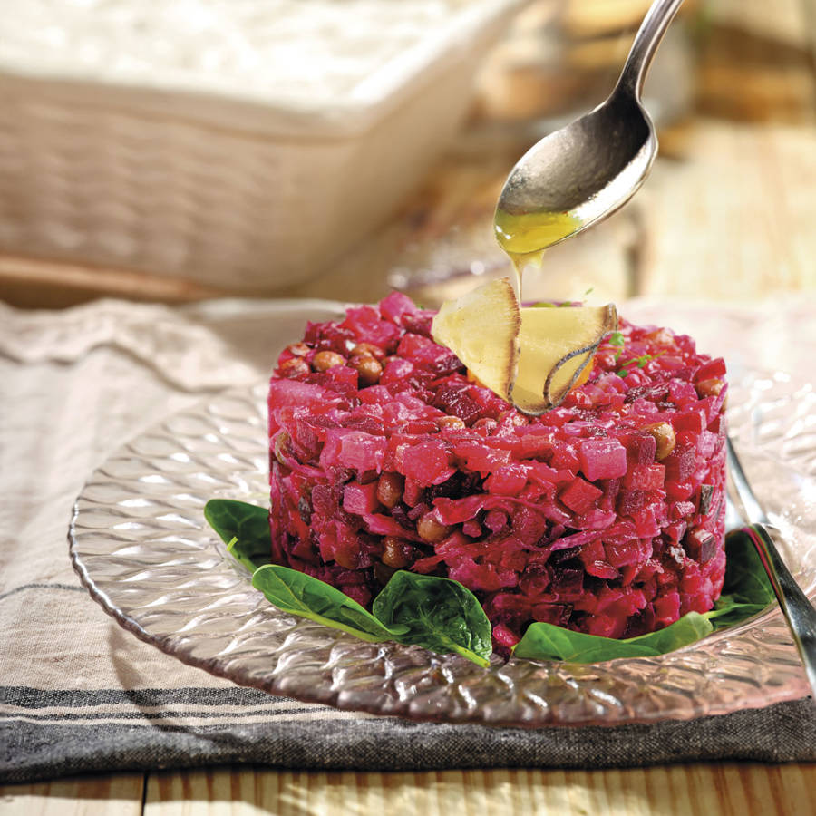 Tartar de remolacha con alcaparras: una receta llena de contrastes que activa la dopamina y alegra el corazón