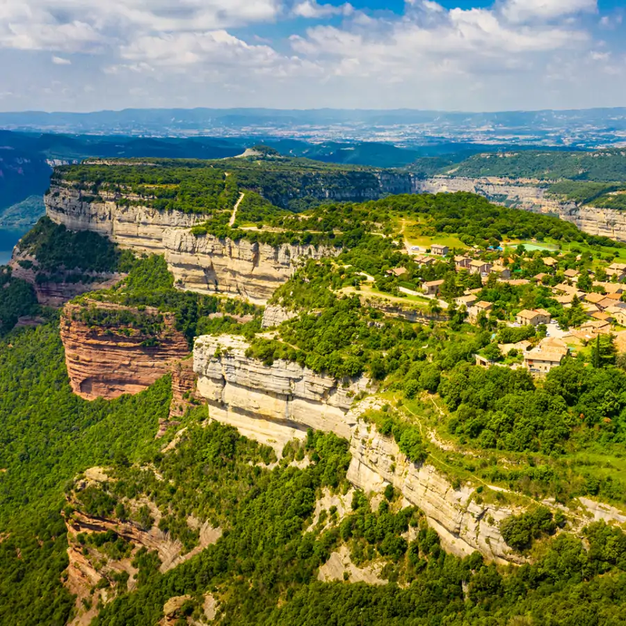 El pueblo con las mejores vistas de Cataluña: una ruta por sus miradores naturales más espectaculares