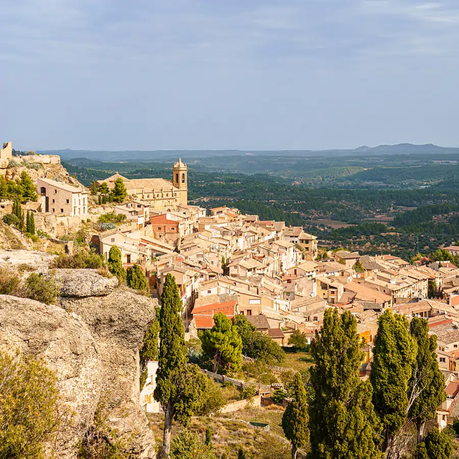 Teruel también tiene su Toscana: un recorrido por los paisajes y pueblos más espectaculares de la comarca slow más desconocida de España